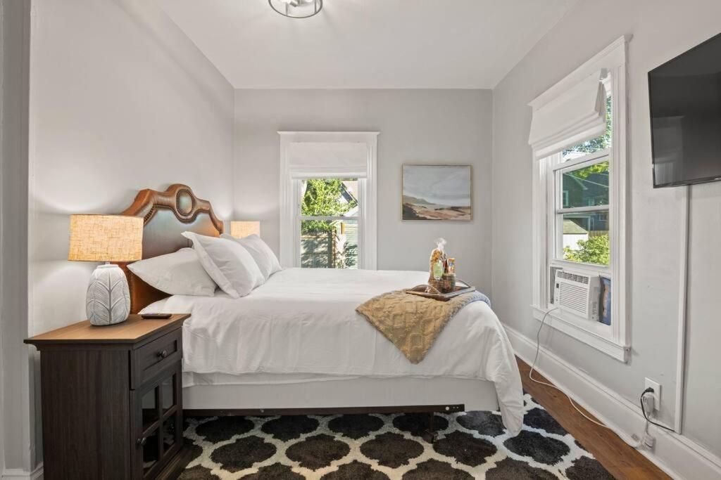 Beautiful One Bed In Lovely Park Ave Neighborhood Rochester Eksteriør bilde